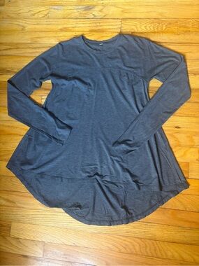 lululemon athletica Women's Long Sleeve Swing Top - Charcoal Gray